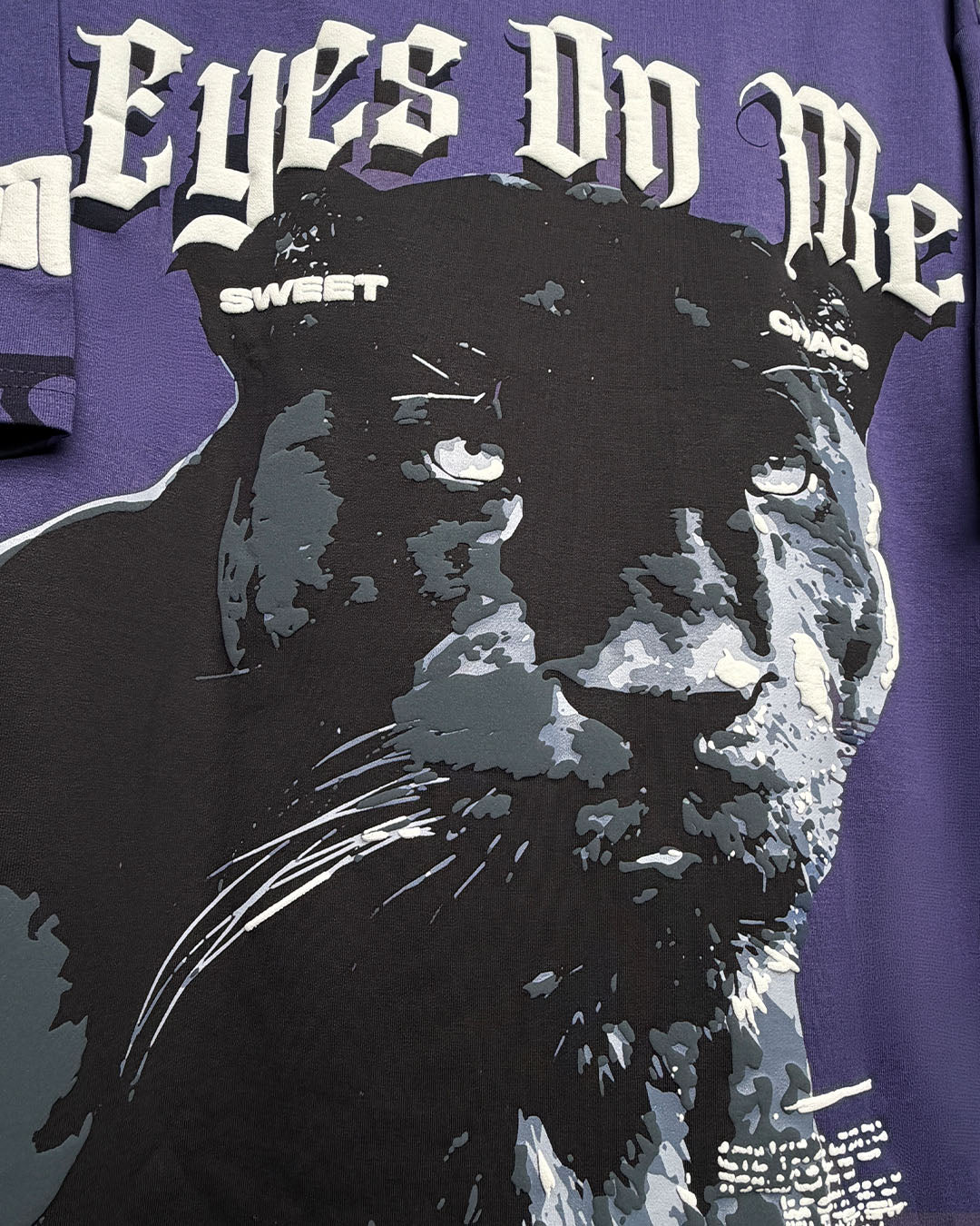 Eyes On Me Heavyweight T-shirt - Image 7