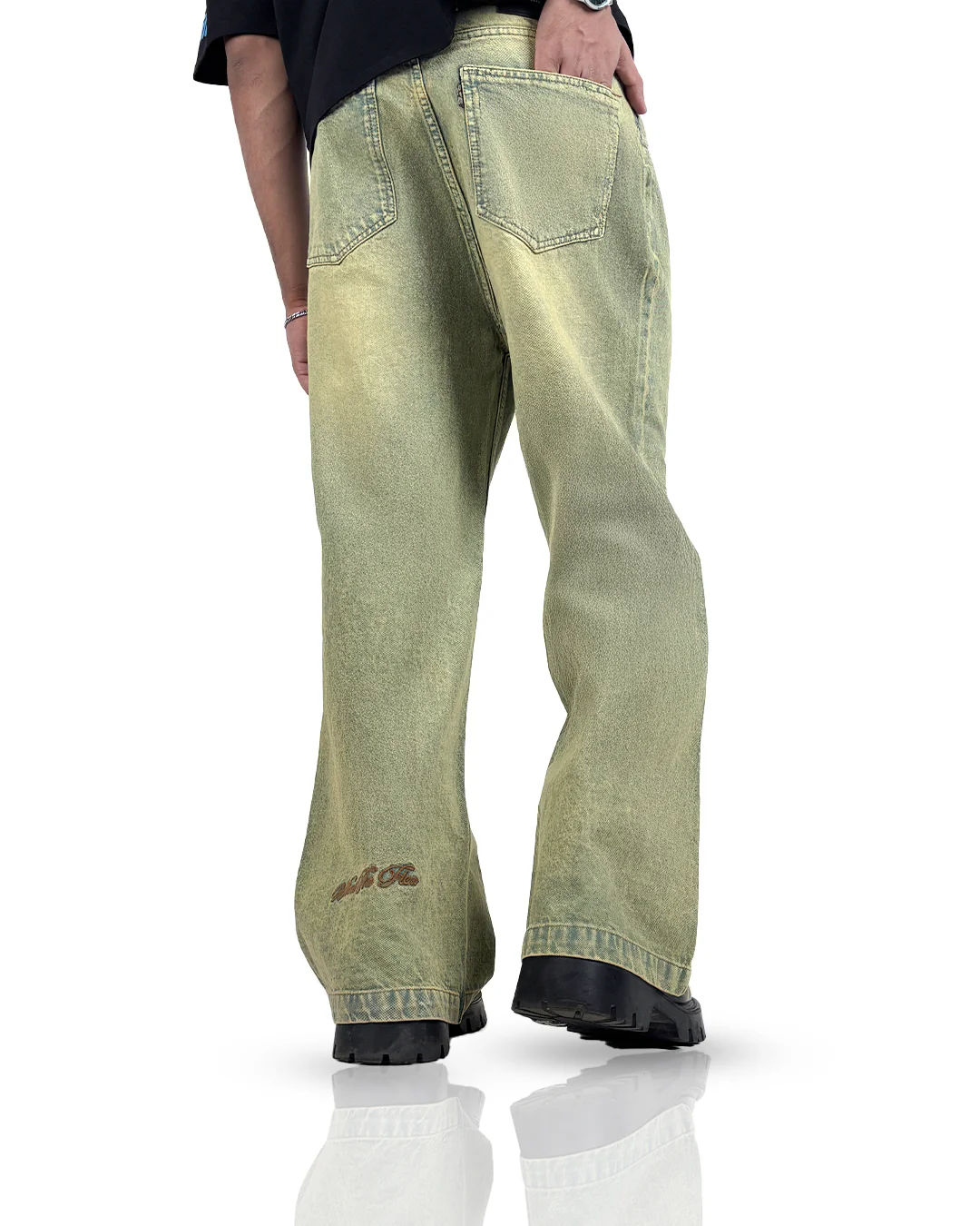 Vintage Blue Wide Flared Jeans - Image 5